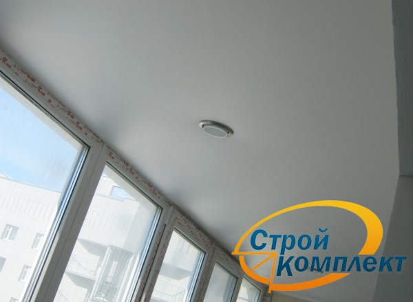 Натяжные потолки на балкон