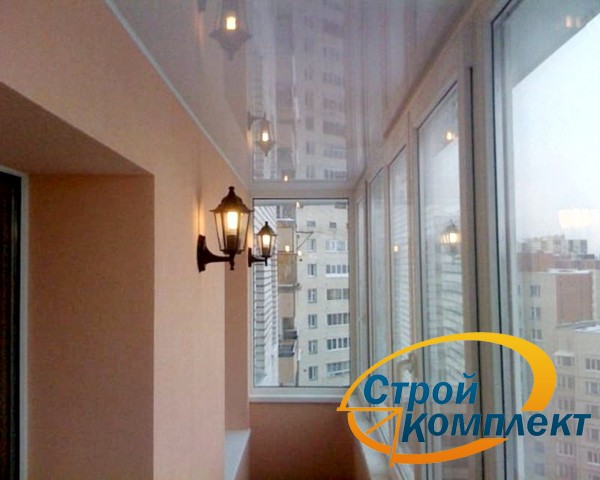 Натяжные потолки на балкон