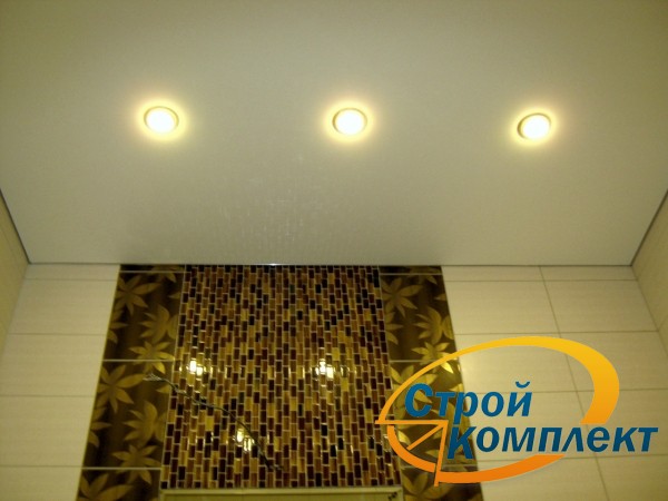 Натяжные потолки в классическом стиле