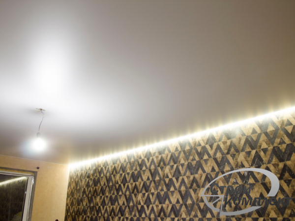 Фото парящего натяжного потолка