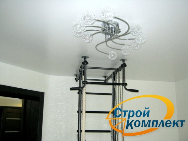 Натяжной потолок в детскую