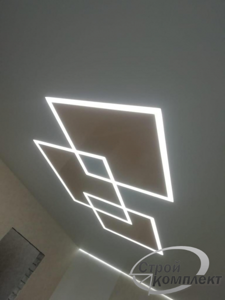 Световые линии на натяжном потолке