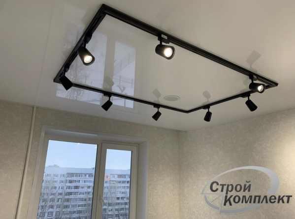 Натяжной потолок на кухню